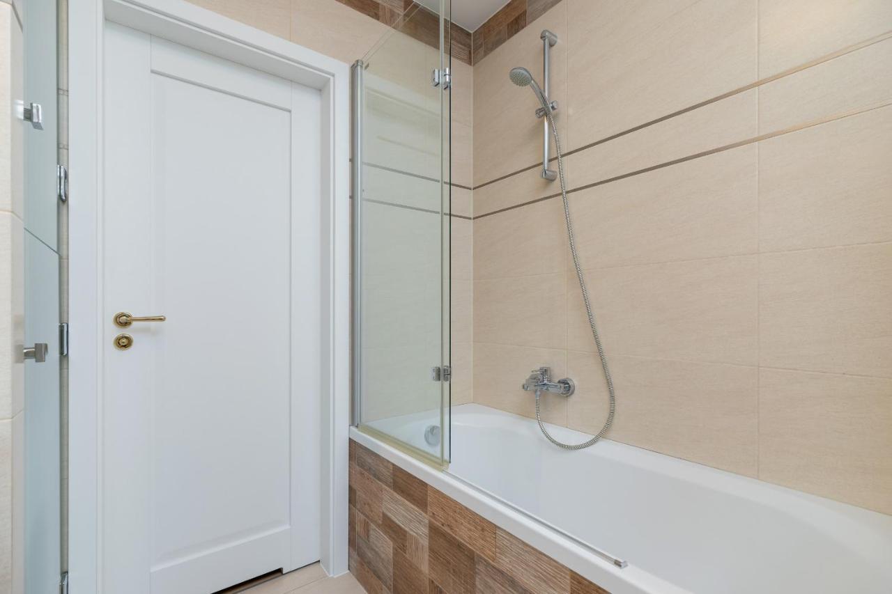 Politechnika Krakowska Apartment By Renters Prestige Exterior photo